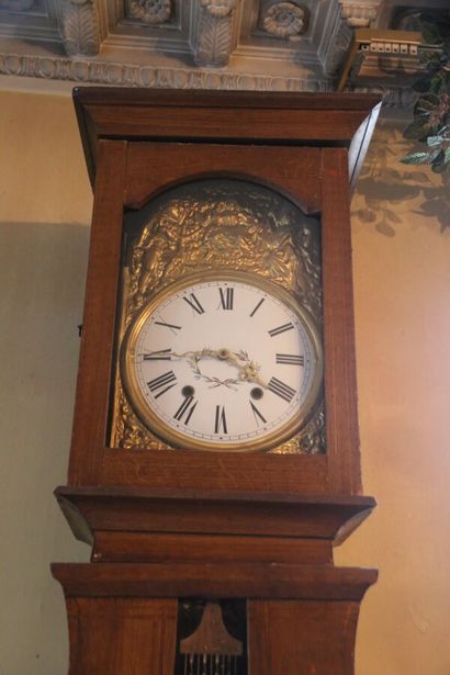 Pendule de parquet, la caisse en bois peint...