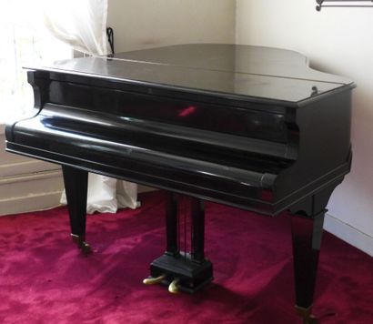 Beau piano crapaud laqué noir GAVEAU
Cet...