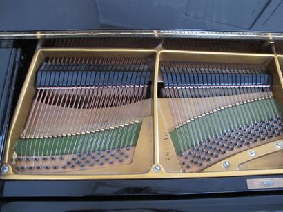 Piano quart de queue laqué noir C. BECHSTEIN,...