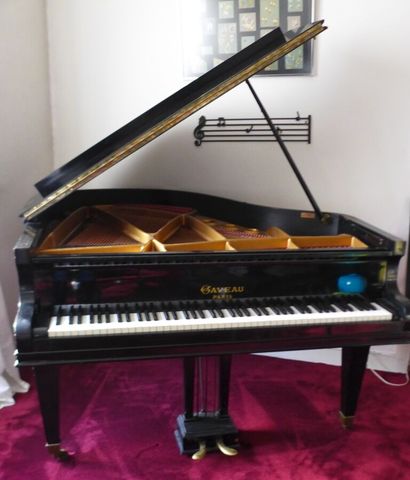 Beau piano crapaud laqué noir GAVEAU
Cet...