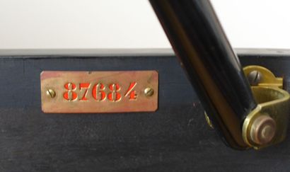 Beau piano crapaud laqué noir GAVEAU
Cet...