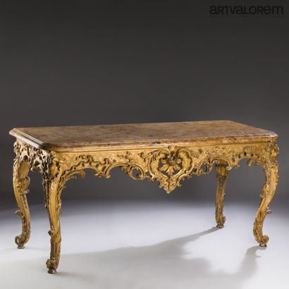 Console d'applique en bois sculpté et doré...