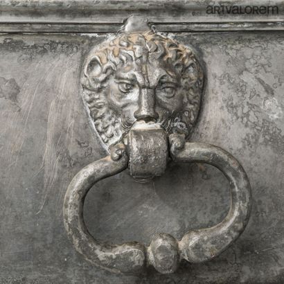 Fontaine en étain composée de trois éléments,...