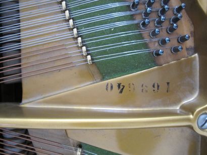 Piano quart de queue laqué noir C. BECHSTEIN,...