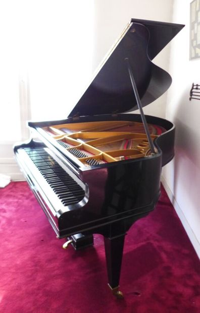 Beau piano crapaud laqué noir GAVEAU
Cet...