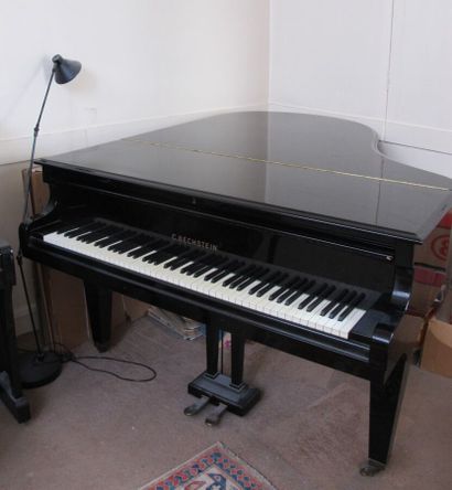 Piano quart de queue laqué noir C. BECHSTEIN,...