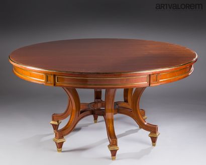 Table en acajou et placage d'acajou, le plateau...