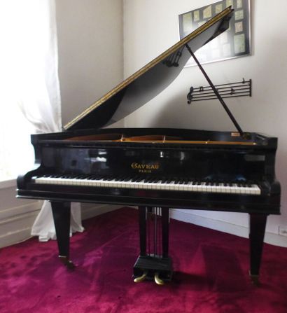Beau piano crapaud laqué noir GAVEAU
Cet...