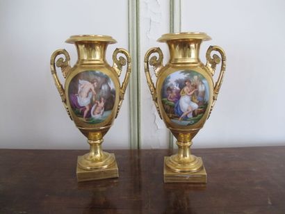PARIS, XIXème siècle. 

Paire de vases fuseaux...