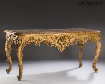 Console d'applique en bois sculpté et doré...