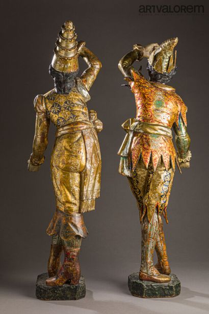 Colombin et Colombine en bois sculpté doré...