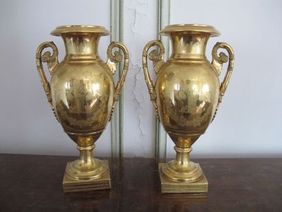 PARIS, XIXème siècle. 

Paire de vases fuseaux...