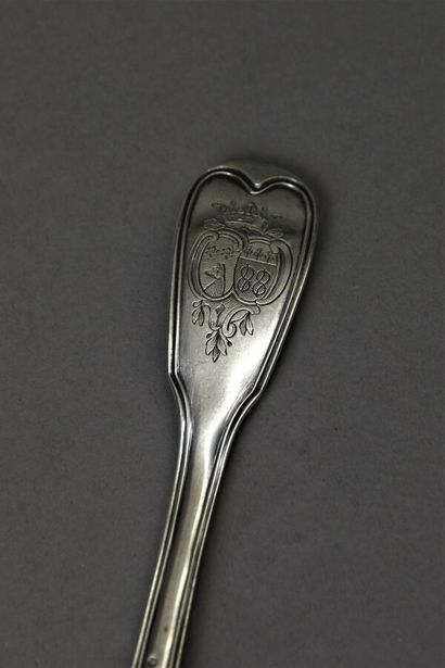 Cuillère à saupoudrer en argent modèle filets,...