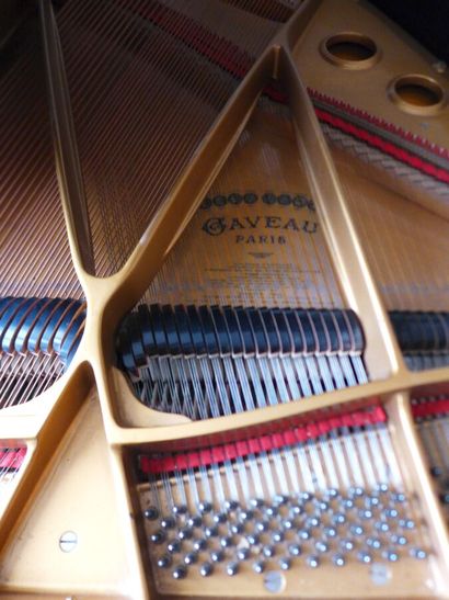 Beau piano crapaud laqué noir GAVEAU
Cet...