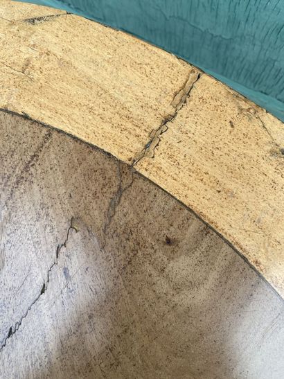 Tripod pedestal table in natural wood. Plateau...