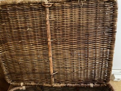 Male in wicker, two handles. 
41 x 66 x 52...