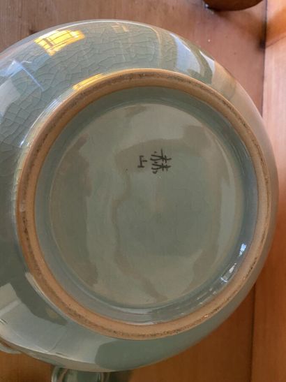 Lot of celadon porcelain cracked with decoration...