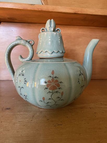 Lot of celadon cracked porcelain including:...