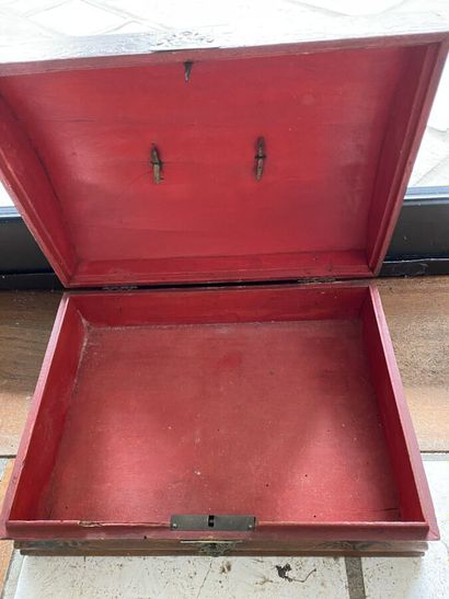 Natural wood box, curved lid. Black cameo...