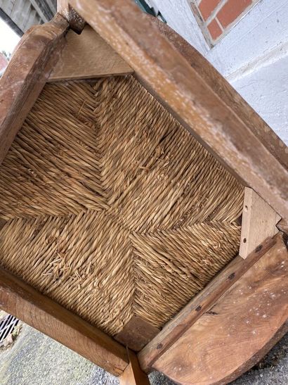 Natural wood commode chair. Straw seat. 19th...