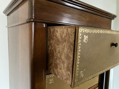 Mahogany and mahogany veneer chest of drawers,...