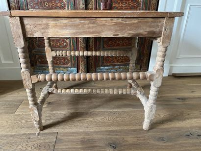 Table in natural wood, legs and struts with...