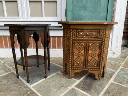 Lot: 
Octagonal bedside table, veneer and...