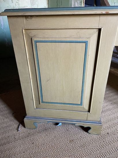 Yellow lacquered wood and green rechampi...