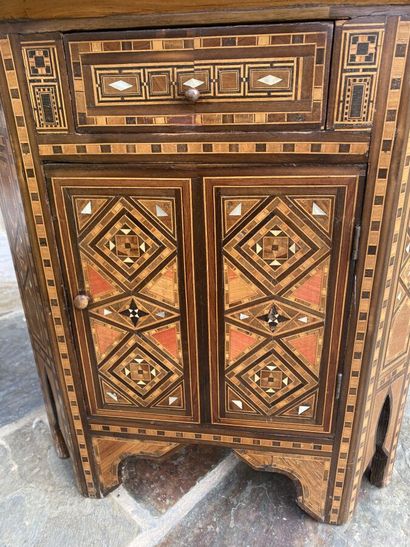 Lot: 
Octagonal bedside table, veneer and...
