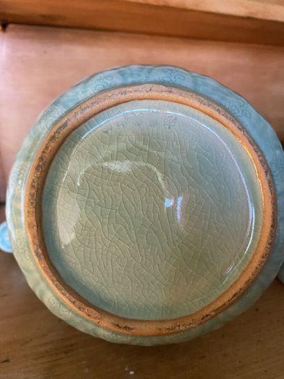 Lot of celadon cracked porcelain including:...