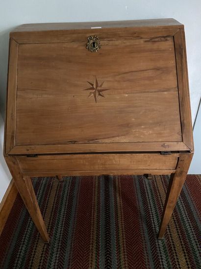 Sloping desk in natural wood, inlaid with...