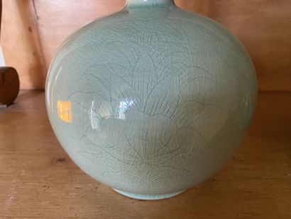 Lot of celadon green cracked porcelain including:...