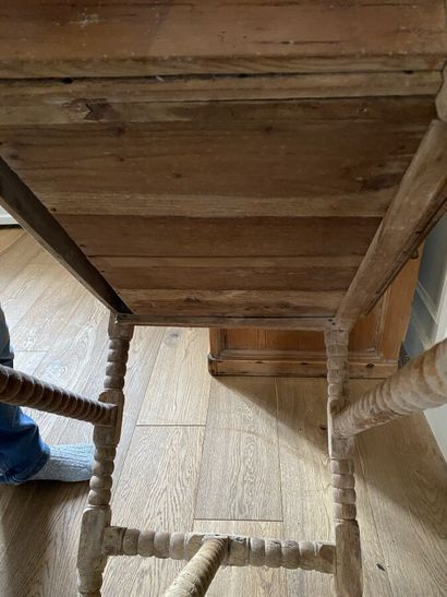 Table in natural wood, legs and struts with...