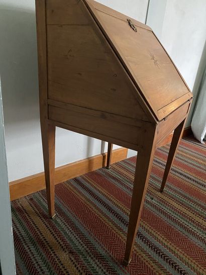 Sloping desk in natural wood, inlaid with...