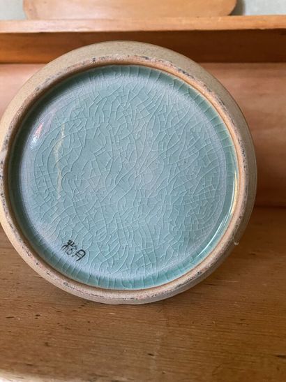Lot of celadon cracked porcelain including:...