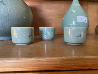 Lot of celadon porcelain cracked with decoration...