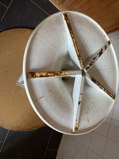 Round table, cream lacquered metal base,...