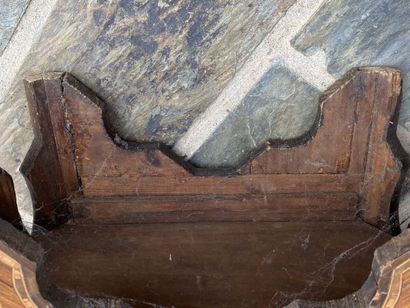 Lot: 
Octagonal bedside table, veneer and...