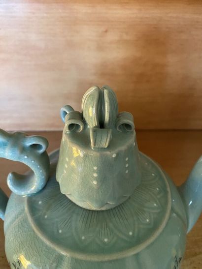 Lot of celadon cracked porcelain including:...