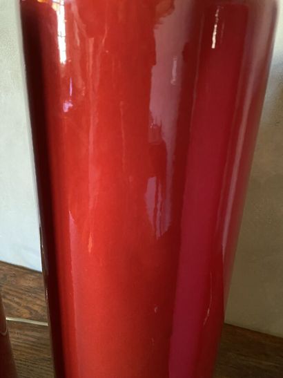 David HICKS - Pair of red enamelled ceramic...