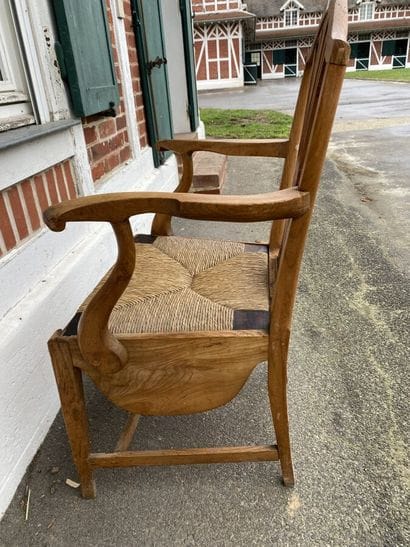 Natural wood commode chair. Straw seat. 19th...