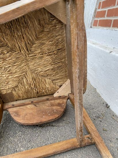 Natural wood commode chair. Straw seat. 19th...