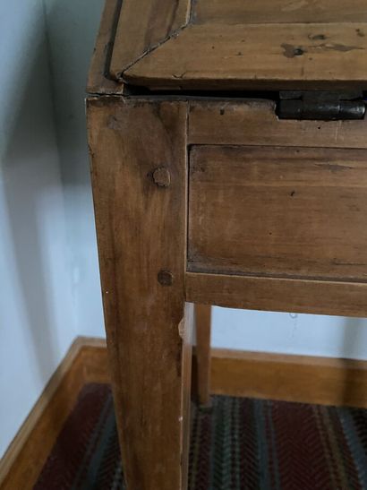 Sloping desk in natural wood, inlaid with...