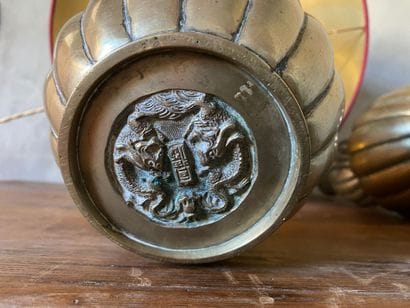Pair of bronze vases, bulbs godronnés. Asian...