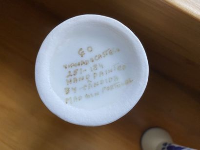 Lot of porcelain with decoration in blue...