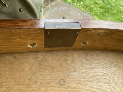 Flat desk in veneer, slightly curved, opens...