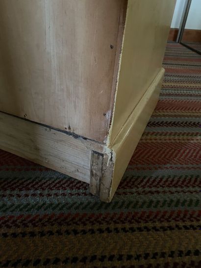 Chest of drawers in yellow patinated wood...