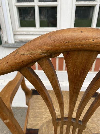 Natural wood commode chair. Straw seat. 19th...