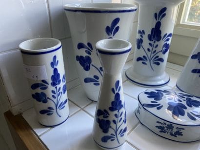 Lot of porcelain with decoration in blue...
