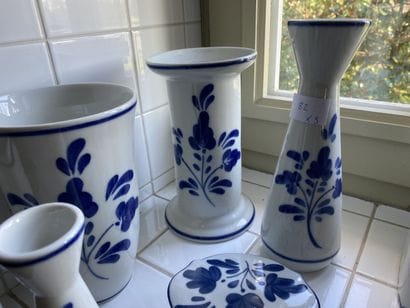 Lot of porcelain with decoration in blue...
